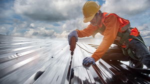 Read more about the article What are the Benefits of Hiring a Local Roofing Company to Repair Your Roof?