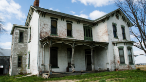 Read more about the article How Bad Can A Fixer-Upper Be Before It’s Not Worth The Investment?